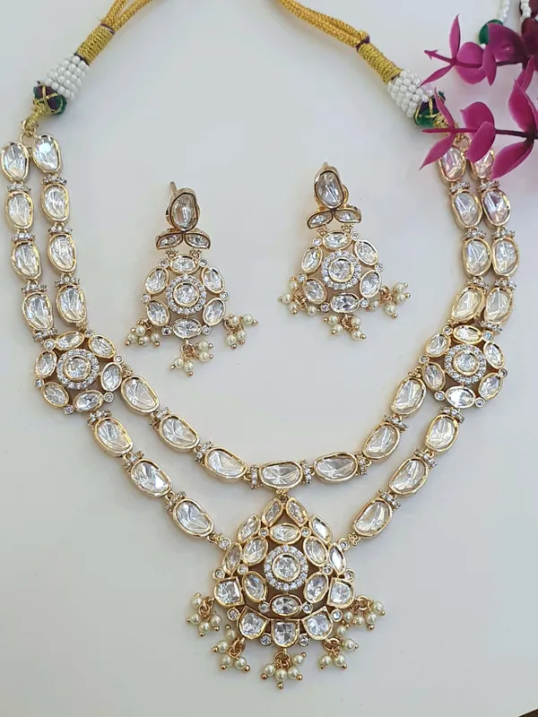 Gold_Kundan_Set_For_Women