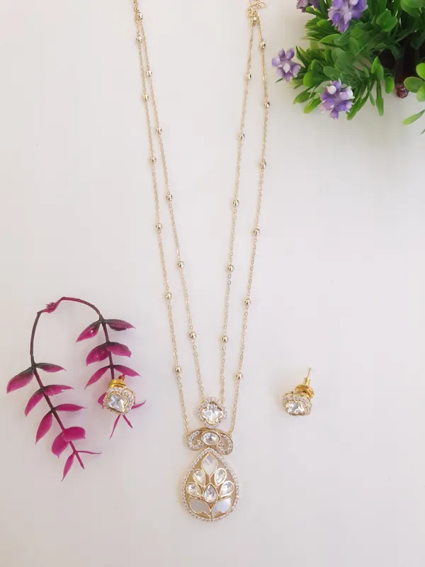 Golden_Kundan_Mop_Pendent_Set_For_Women