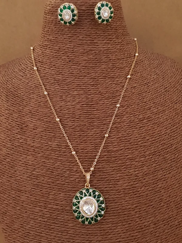 Green_Kundan_Pendent_Set_For_Women