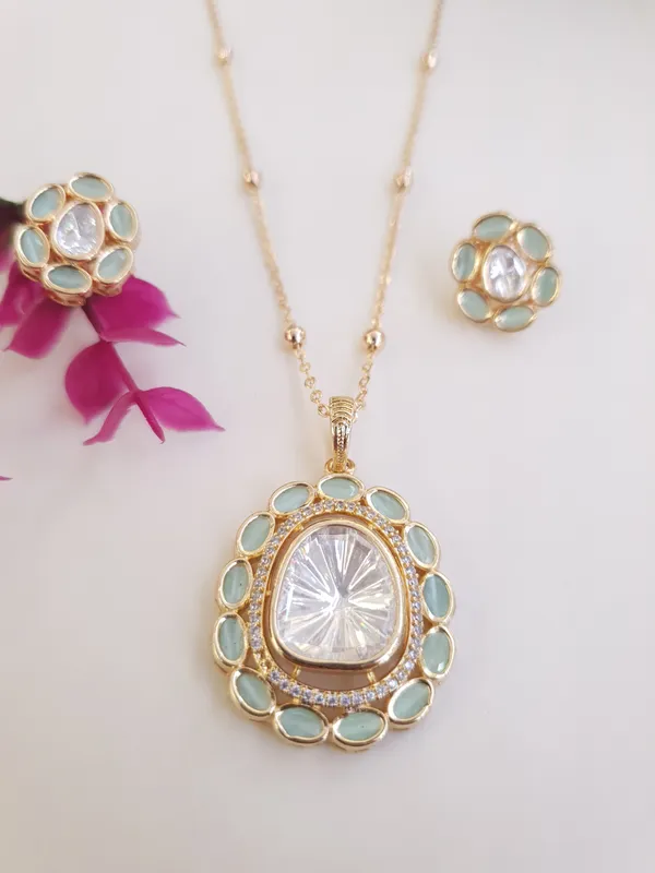 Pista_Green_Kundan_Pendent_Set_For_Women