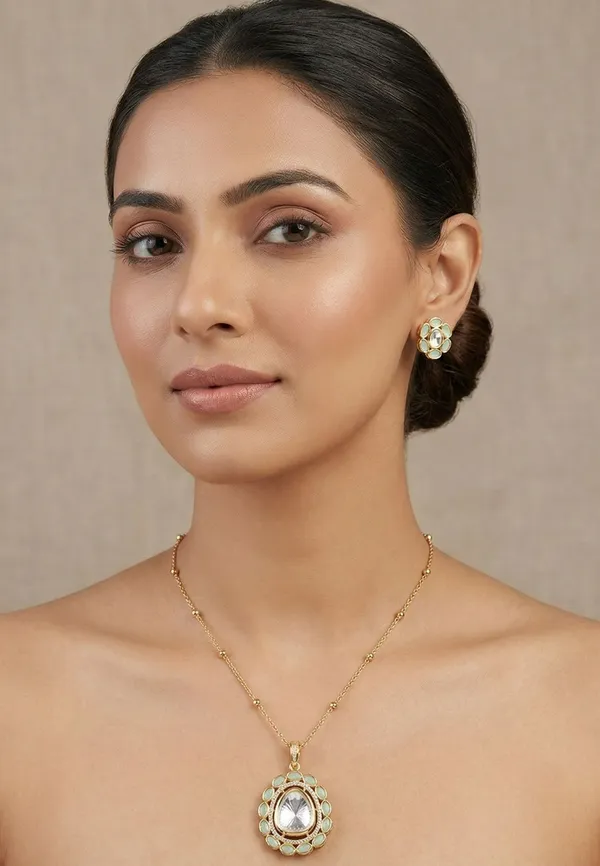 Pista_Green_Kundan_Pendent_Set_For_Women