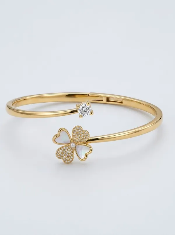Lucky_Four-Leaf_Clover_&_Solitaire_Gold_Open_Bangle_Bracelet