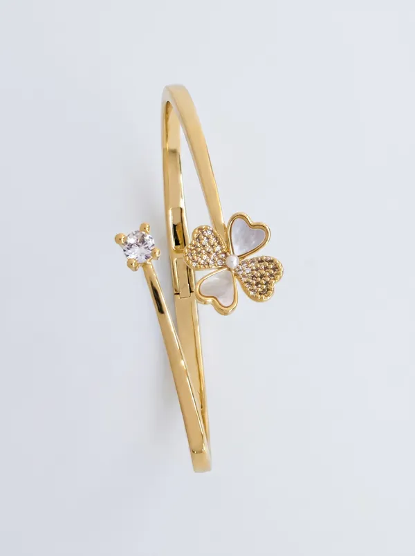 Lucky_Four-Leaf_Clover_&_Solitaire_Gold_Open_Bangle_Bracelet