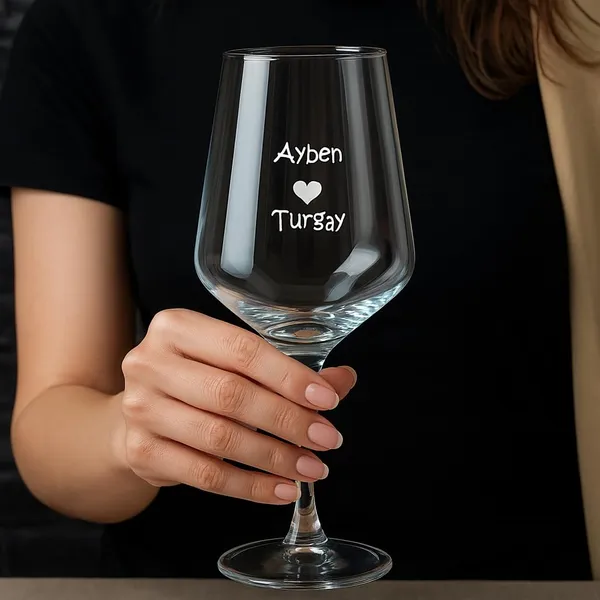 Personalized_Wine_Glasses_With_Custom_Name_And_Heart_Design_Laser_Engraved_465_Ml_Clear_Glass_For_Gift