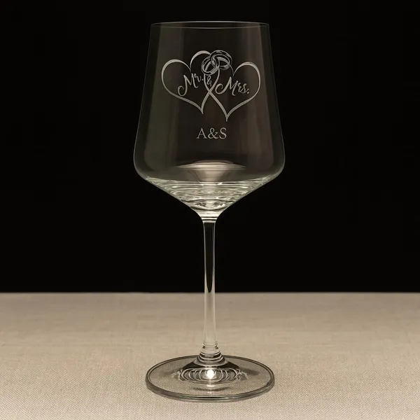 Mr_Mrs_Wine_Glasses_Wedding_Gift_Set_Of_2_Crystal_Clear_With_Heart_Design_465_Ml