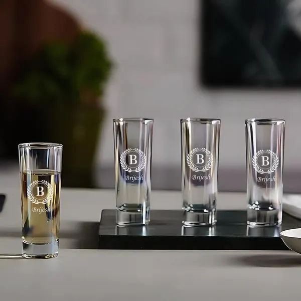 Personalised_Shot_Glass_65_Ml_Crystal_Glass_With_Initial_Name_Engraving_Laurel_Wreath_Design_Clear