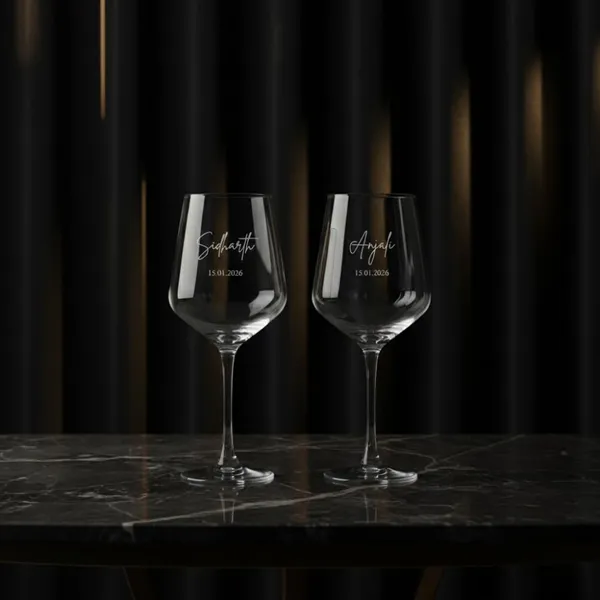 Personalized_Wine_Glass_For_Couple_Custom_Name_Date_Engraved