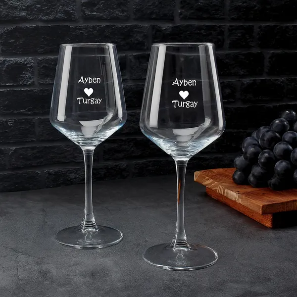 Personalized_Wine_Glasses_With_Custom_Name_And_Heart_Design_Laser_Engraved_Clear_Glass_For_Gift