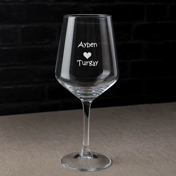 Personalized_Wine_Glasses_With_Custom_Name_And_Heart_Design_Laser_Engraved_Clear_Glass_For_Gift