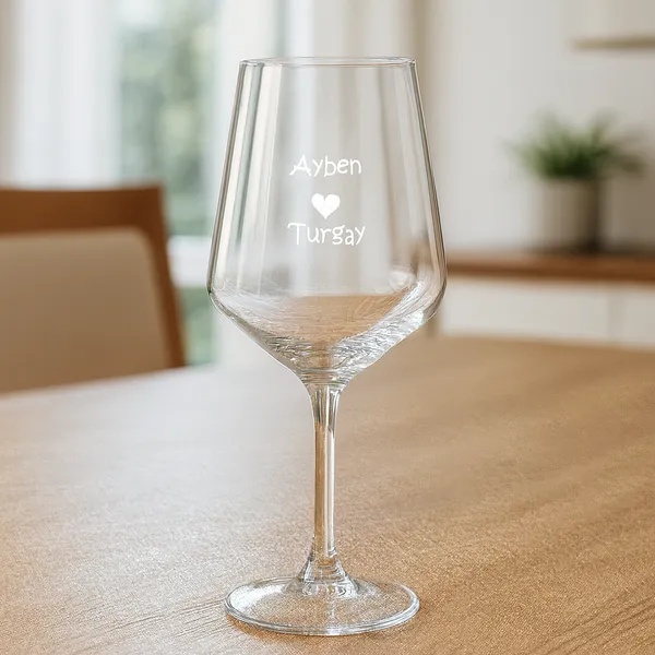 Personalized_Wine_Glasses_With_Custom_Name_And_Heart_Design_Laser_Engraved_Clear_Glass_For_Gift