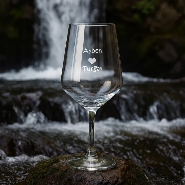 Personalized_Wine_Glasses_With_Custom_Name_And_Heart_Design_Laser_Engraved_Clear_Glass_For_Gift