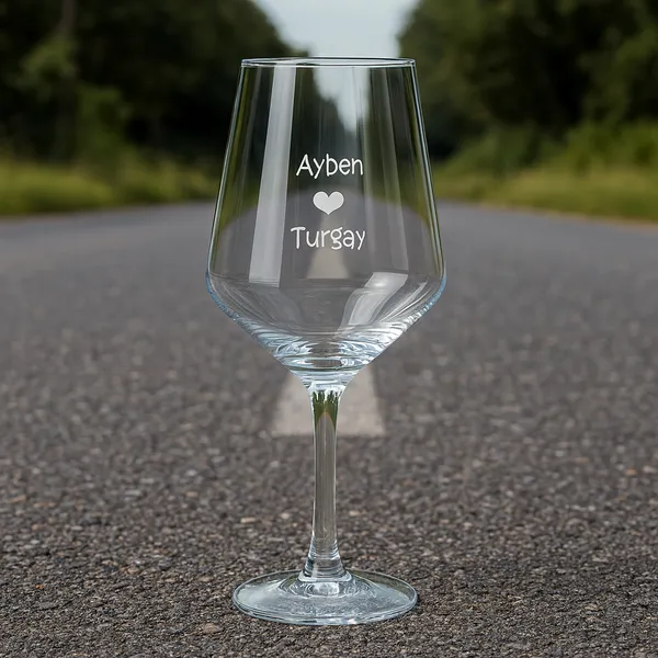 Personalized_Wine_Glasses_With_Custom_Name_And_Heart_Design_Laser_Engraved_Clear_Glass_For_Gift