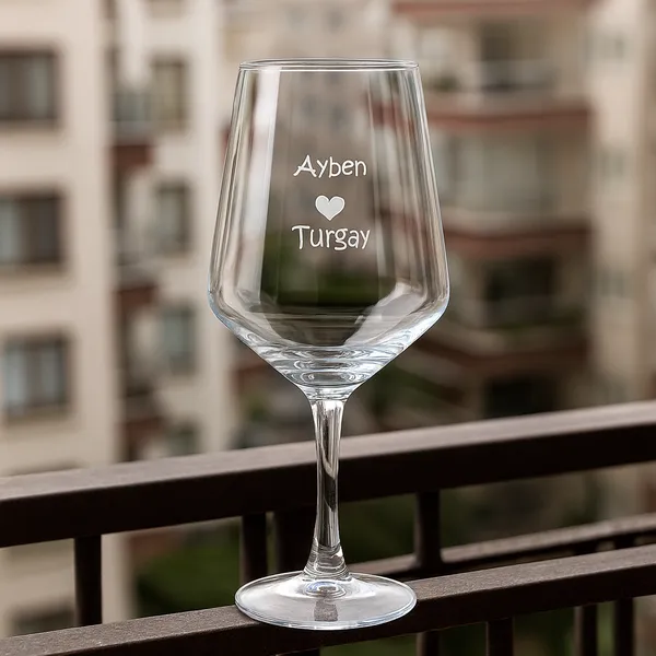 Personalized_Wine_Glasses_With_Custom_Name_And_Heart_Design_Laser_Engraved_Clear_Glass_For_Gift
