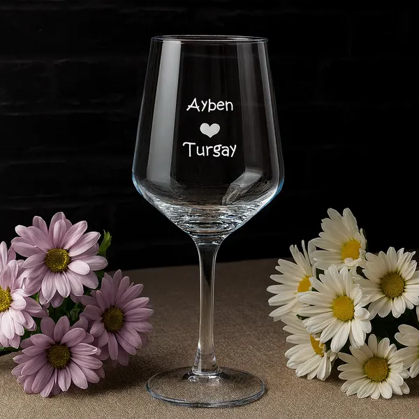 Personalized_Wine_Glasses_With_Custom_Name_And_Heart_Design_Laser_Engraved_Clear_Glass_For_Gift