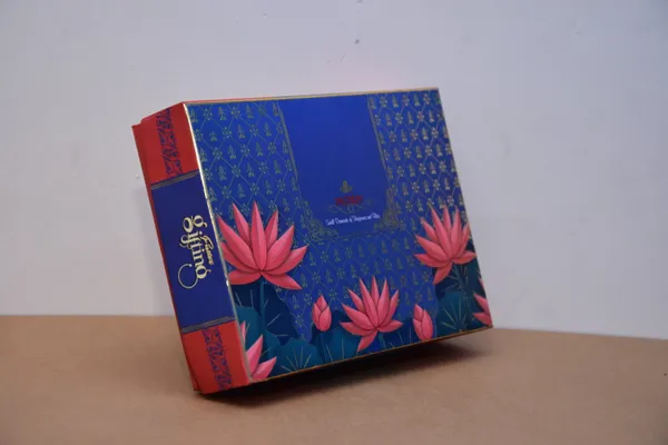 Multicolour_Premium_Lotus_Design_Gift_Box_With_Golden_Interior