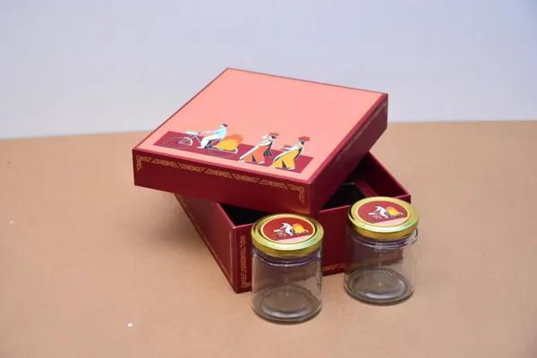 Pink_And_Maroon_Premium_Saffron_Gift_Box_Set_Decorative_Packaging_With_2_Glass_Jars