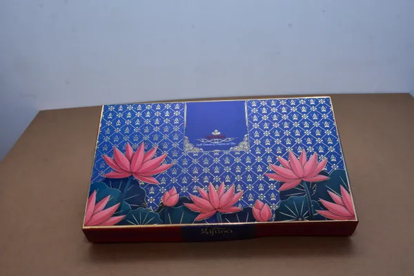 Multicolour_Premium_Lotus_Design_Gift_Box_With_Golden_Interior