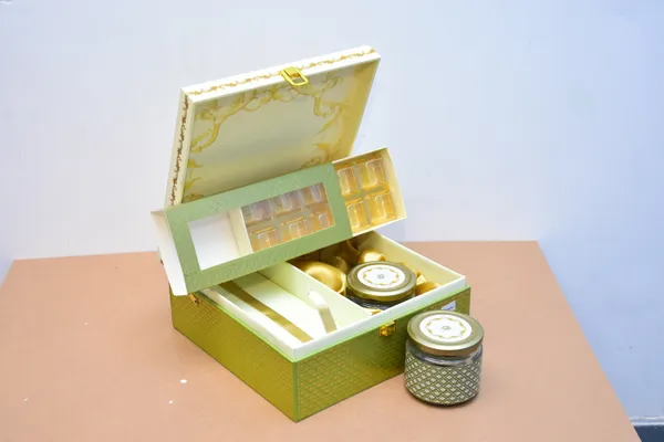 Multicolour_Premium_Floral_Print_Decorative_Storage_Box_With_Mirror_And_Compartments