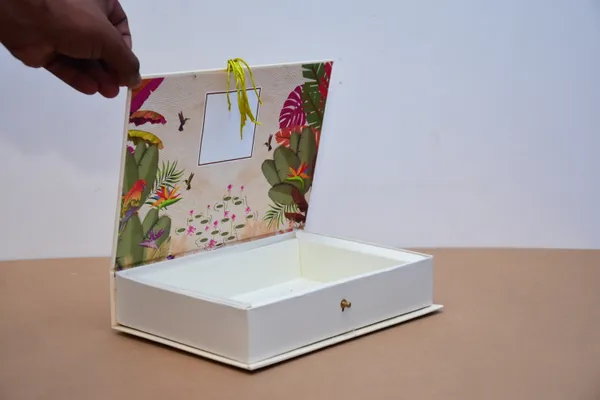 Beige_And_Tropical_Tropical_Flamingo_Decorative_Storage_Box_With_Mirror