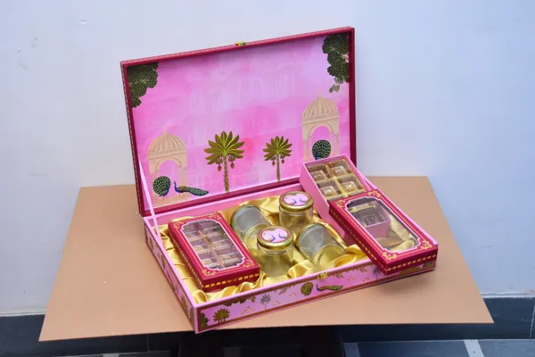 Pink_And_Gold_Garden_Theme_Cosmetic_Gift_Box_Set