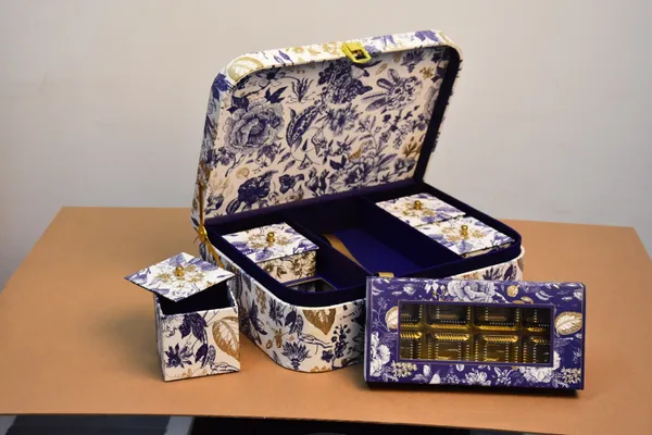 Multicolour_Floral_Print_Multi_Compartment_Jewelry_Storage_Box_With_Matching_Inner_Cases