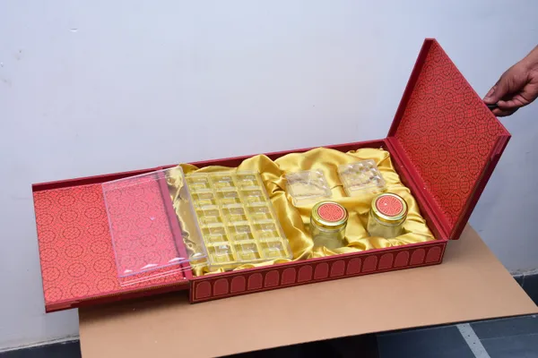 Royal_Pink_Decorative_Gift_Box_With_Golden_Detailing_Premium_Wedding_And_Festival_Gift_Packaging