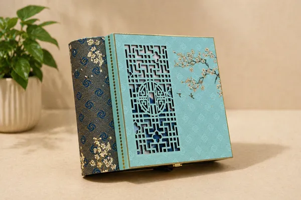 Light_Blue_And_Golden_Chinese_Style_Moon_Cake_Gift_Box_With_Lattice_Window_Design