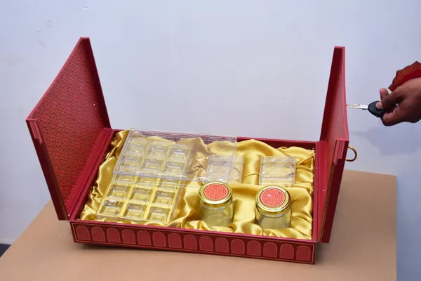 Royal_Pink_Decorative_Gift_Box_With_Golden_Detailing_Premium_Wedding_And_Festival_Gift_Packaging
