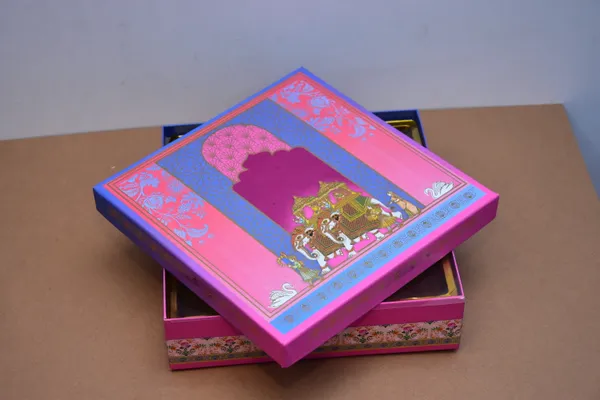 Multicolour_Decorative_Gift_Box_With_Golden_Bowls_And_Spoons_Set