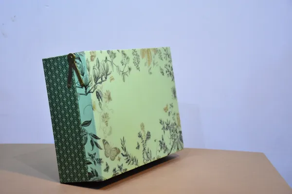 Green_Floral_Gift_Box_With_Jars_And_Treats