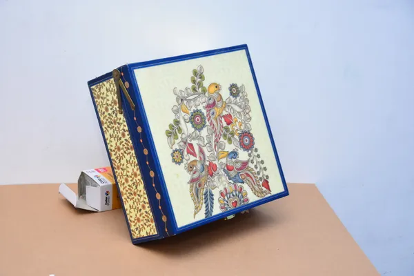 Multicolour_Decorative_Jewelry_Storage_Box_With_Floral_Design