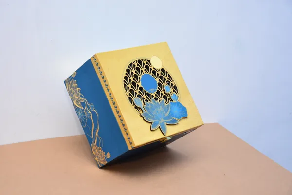 Blue_And_Gold_Decorative_Gift_Box_Set_With_Ceramic_Cups