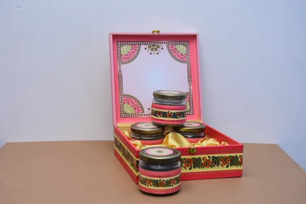 Pink_Decorative_Storage_Box_With_Meenakari_Work_Set_Of_4_Containers_With_Mirror_Lid