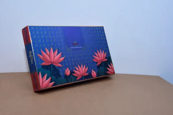 Multicolour_Premium_Lotus_Design_Gift_Box_With_Golden_Interior