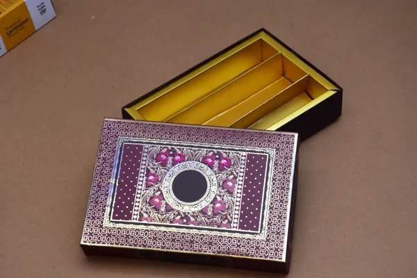 Pink_Decorative_Gift_Box_With_Yellow_Silk_Interior