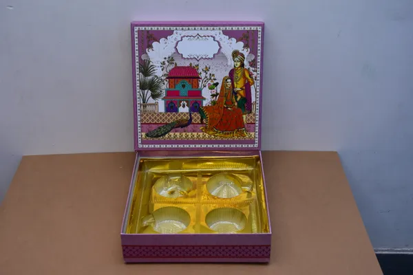 Multicolour_Traditional_Indian_Decorative_Sweet_Box_With_Miniature_Art