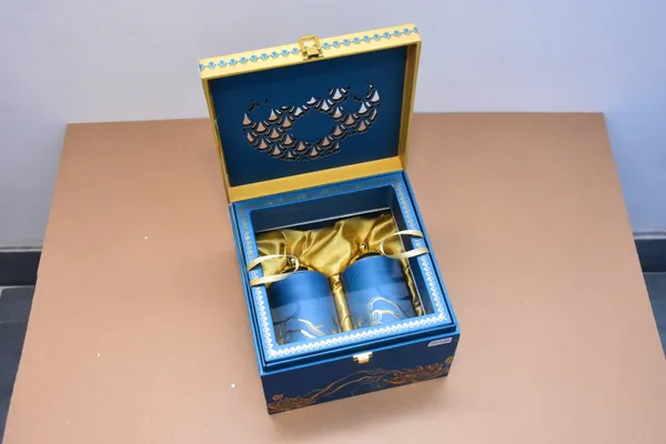 Blue_And_Gold_Decorative_Gift_Box_Set_With_Ceramic_Cups