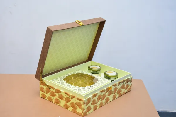 Peach_And_Gold_Decorative_Mithai_Gift_Box_With_Chocolate_Tray_And_Jar_Holders
