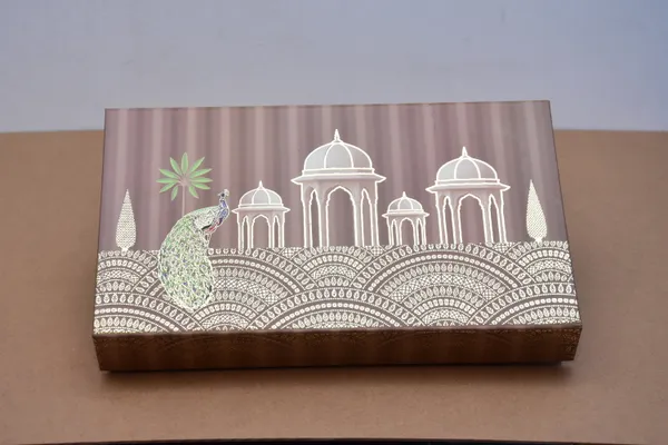 Brown_And_White_Decorative_Peacock_Design_Storage_Box_With_Compartments