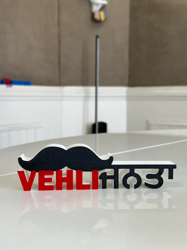 Black_And_Red_Vehli_Janta_Desk_Piece