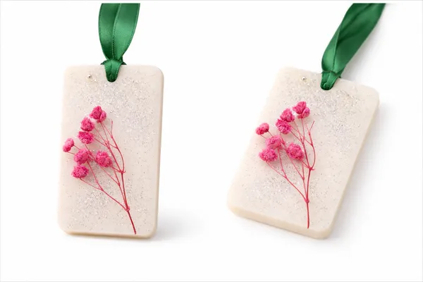 wax_sachet_with_pink_flowers