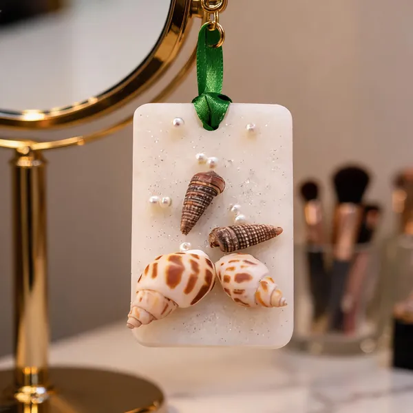 wax_sachet_with_pearl_and_Seashell