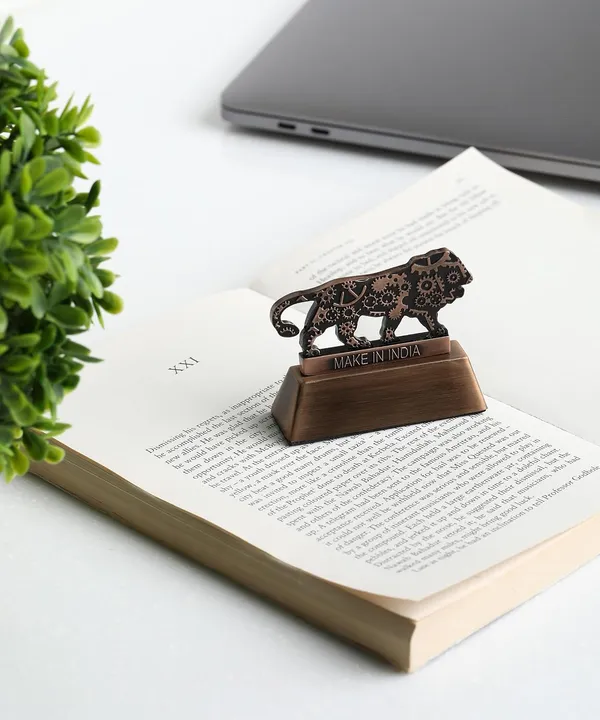 ZAHEPA_Metal_Lion_Paperweight_for_Office_Table,_Stylish_Desk_Accessory_&_Desktop_Decor,_Patriotic_Decorative_Showpiece_Item_Gift_for_Men,_Professionals,_Students_&_Corporate_(Copper)