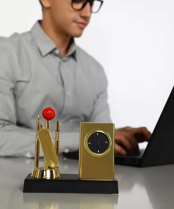 ZAHEPA_Cricket_Kit_Metal_Pen_Stand_with_Analog_Table_Clock,_Desktop_Organizer_Pencil_Holder,_Decorative_Showpiece_for_Office_Desk_Decor,_Compact_Durable_Accessory,_Corporate_Gift_for_Men