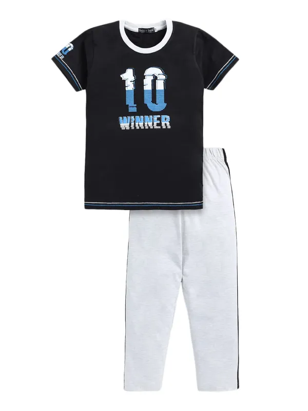 Multicolor_Cotton_T-Shirt_Joggers_Combo_Set_For_Boys_Pack_Of_2