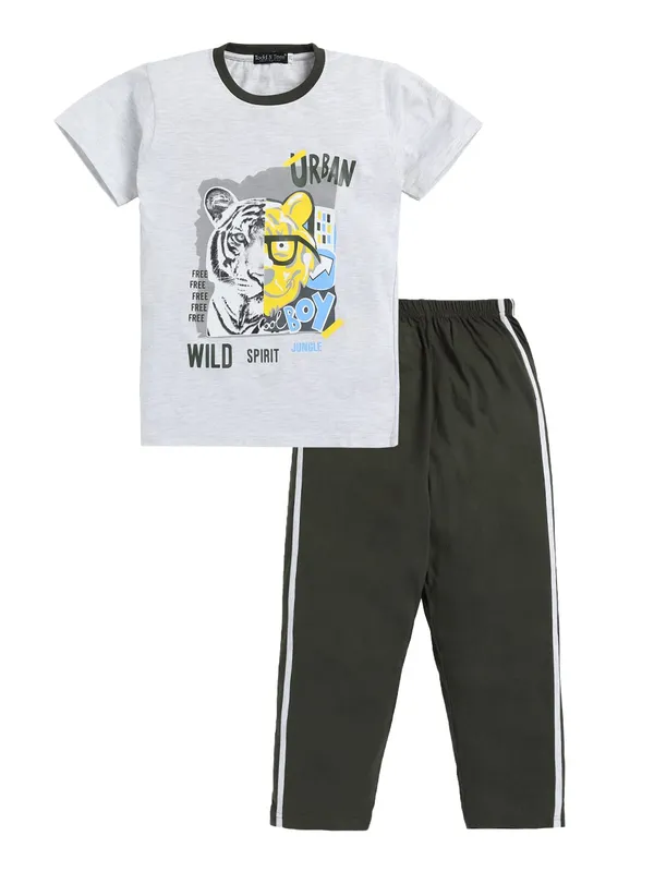 Multicolor_Cotton_T-Shirt_Joggers_Combo_Set_For_Boys_Pack_Of_2