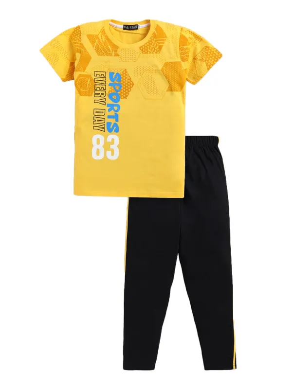 Multicolor_Cotton_T-Shirt_Joggers_Combo_Set_For_Boys_Pack_Of_2