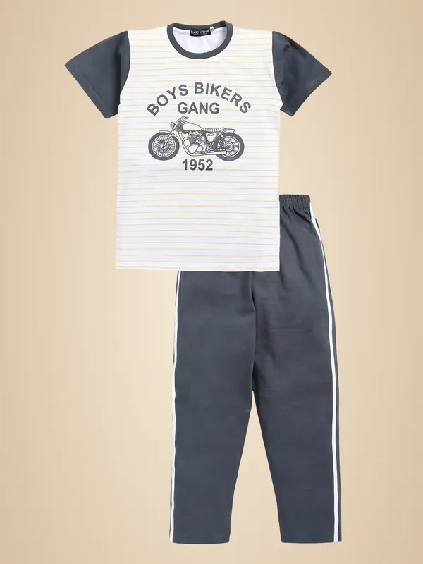 Grey_And_White_Cotton_T-Shirt_Track_Pant_Joggers_Set_For_Boys