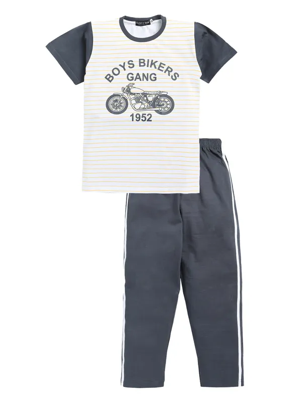Grey_And_White_Cotton_T-Shirt_Track_Pant_Joggers_Set_For_Boys