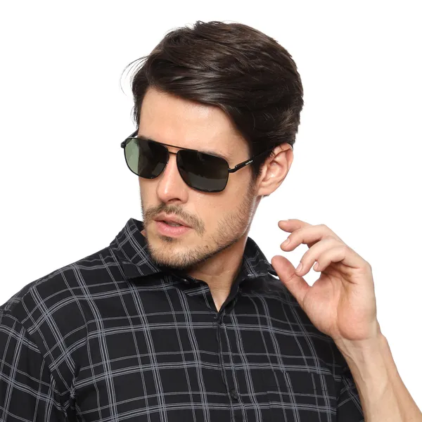 Black_Premium_Metal_Frame_Sunglasses_With_Comfortable_Nose_Pads_And_Temple_Design